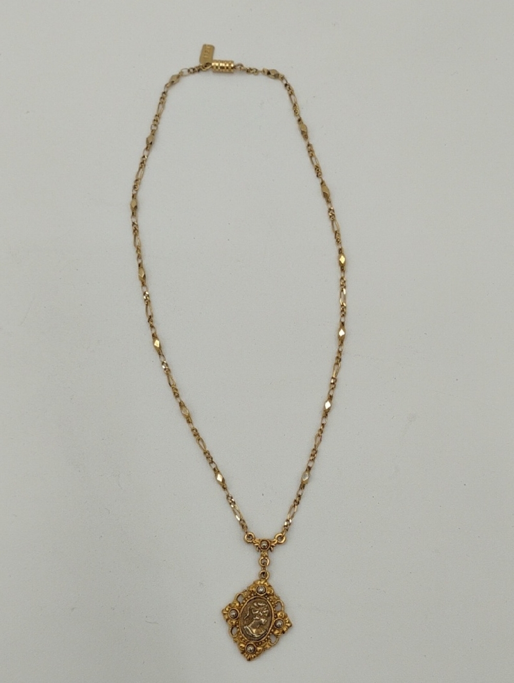 1928 Victorian Revival Cameo Style Gold Tone Necklace 16" - Picture 5 of 5